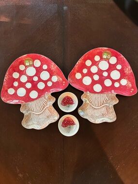 Large Melamine Mushroom Shaped Platters (2) Bonus Dip Bowls (2) 16” x 14” NWOT